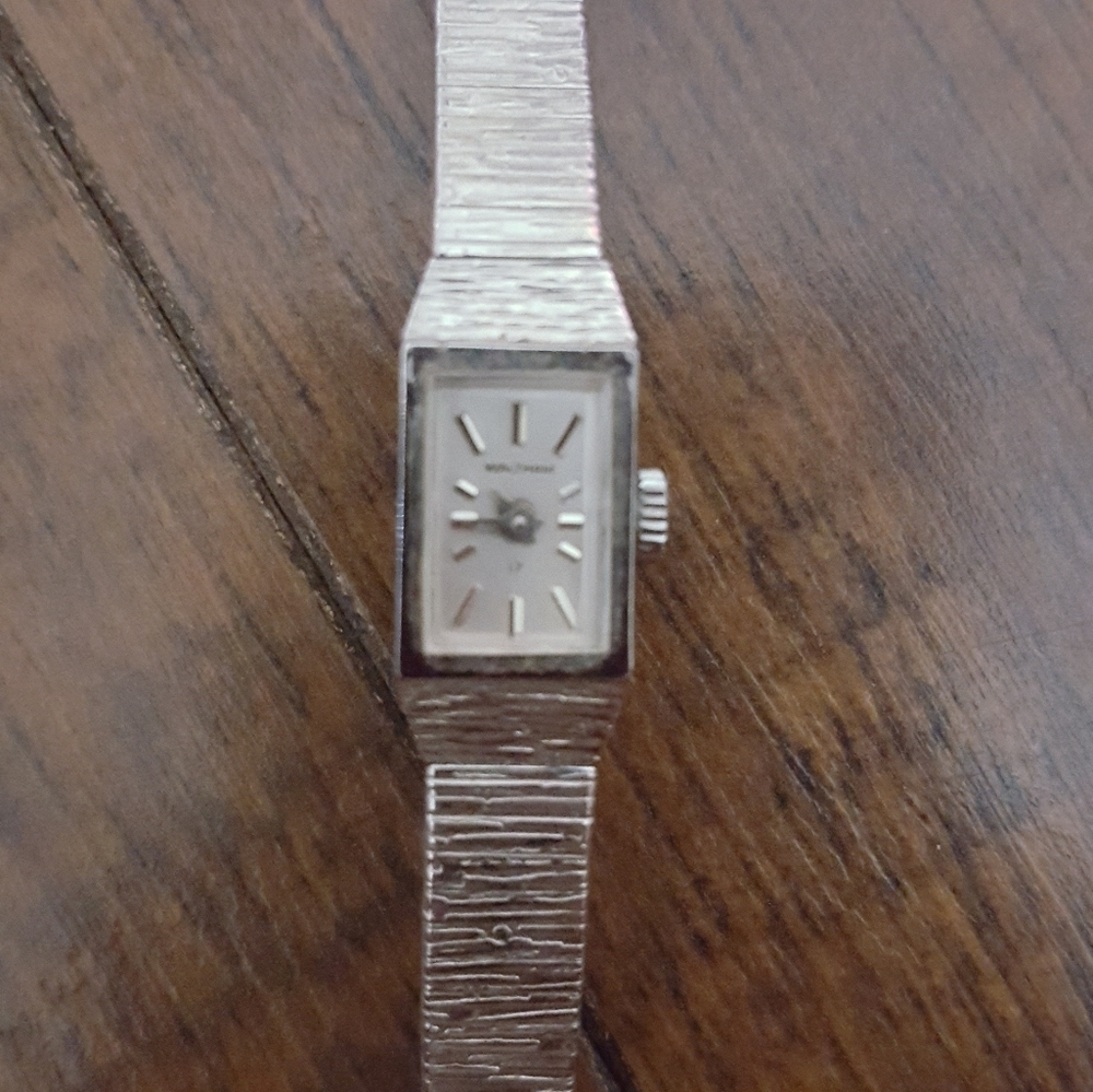 60's Waltham Etched Thin Silver‎ Watch